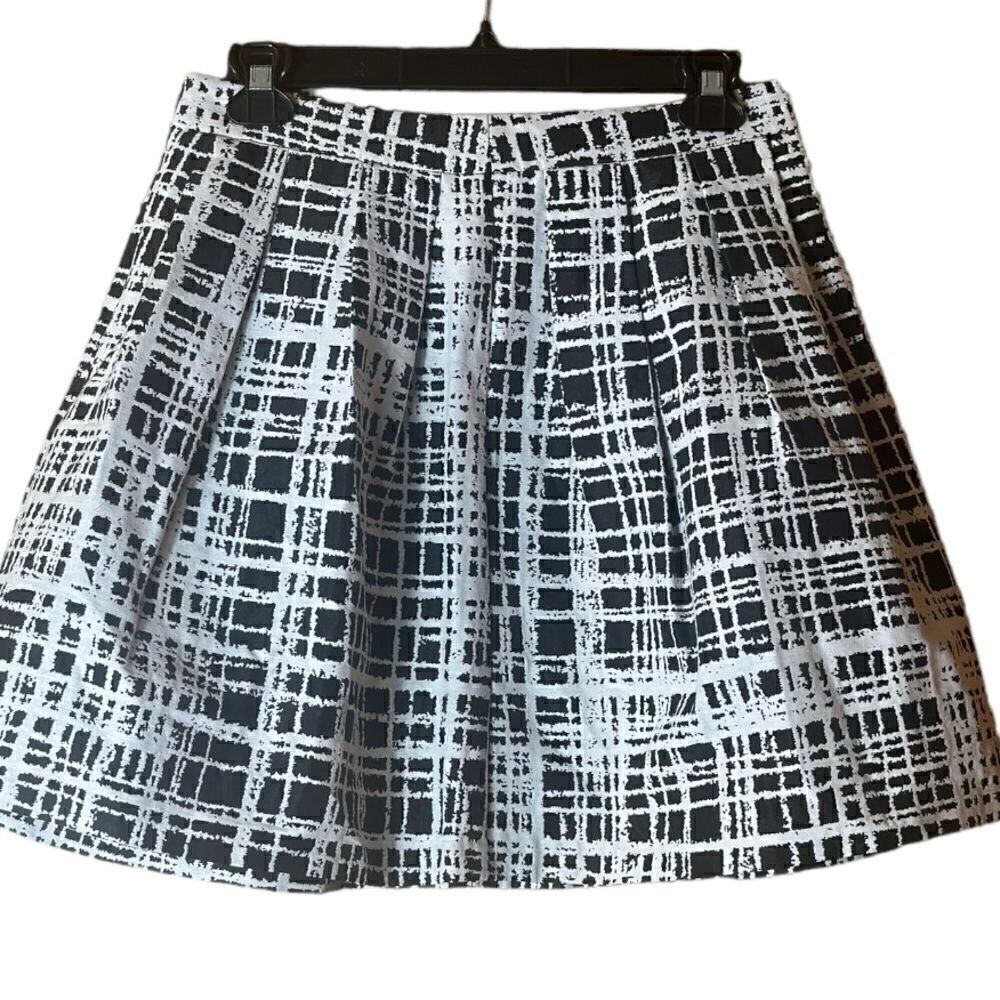 Sparkle and Fade Black and White A-Line Skirt Size 4 📦
